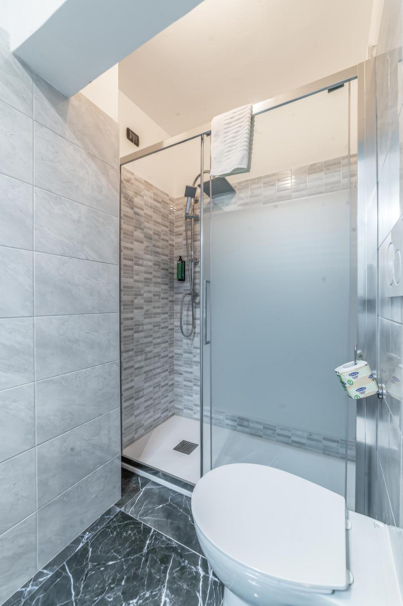Rome In Love B&B - Termini Train Station Bed & Breakfast *