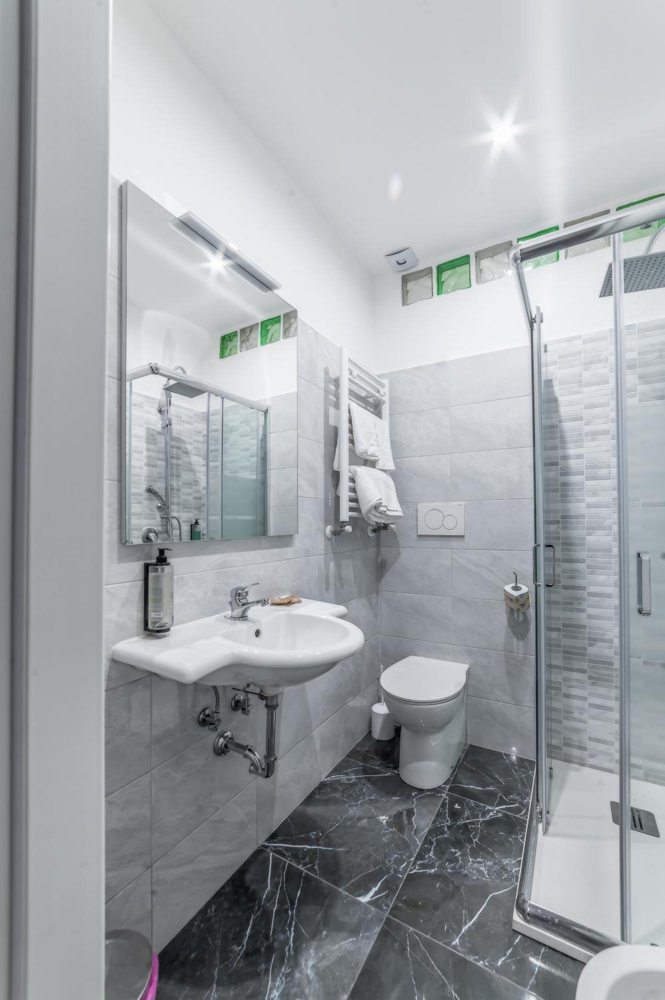 Rome In Love B&B - Termini Train Station Bed & Breakfast
